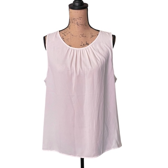 Bundle of Women’s Sleeveless Blouses - Picture 5 of 8